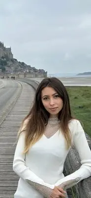 Трогателна история: Младежи спасяват самотна 99-годишна жена от мизерията