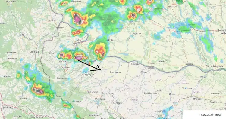 От Meteo Balkans сигнализират за приближаващи гръмотевични бури в района на Пловдивско, като се очаква до минути там да стане страшно, предупреждават метеоролозите.