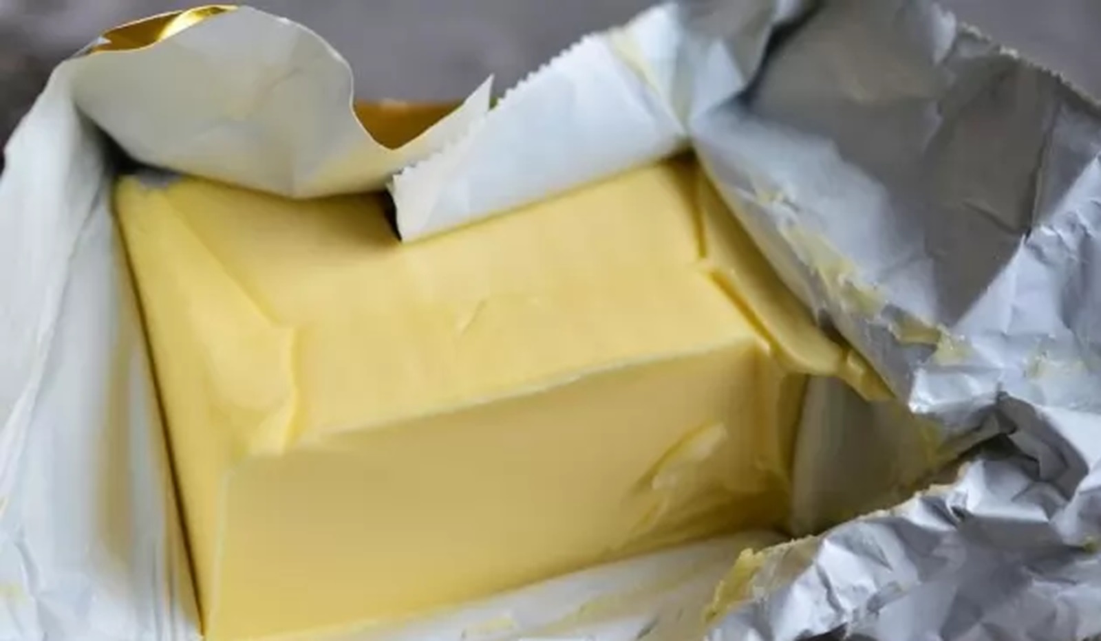 БАБХ изтегли и унищожи 6 тона фалшиво немско масло от търговската мрежа