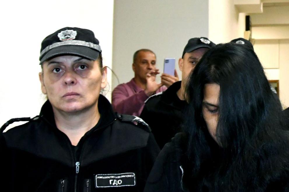 Първи кадри на майката, накарала 14-г. си син да убие мъж в Димитровград