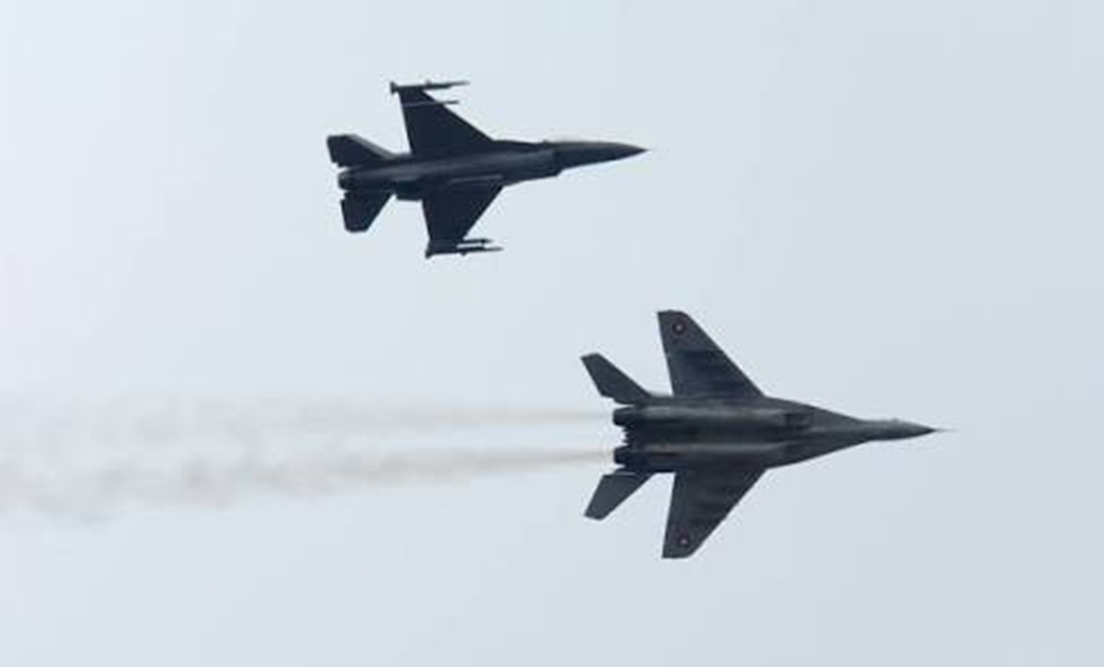 Българските ВВС вдигнаха F-16 и МиГ-29 над Черно море