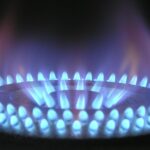 КЕВР обсъжда 34% скок на цената на газа от ноември: Ще поскъпнат ли парното и токът за домакинствата