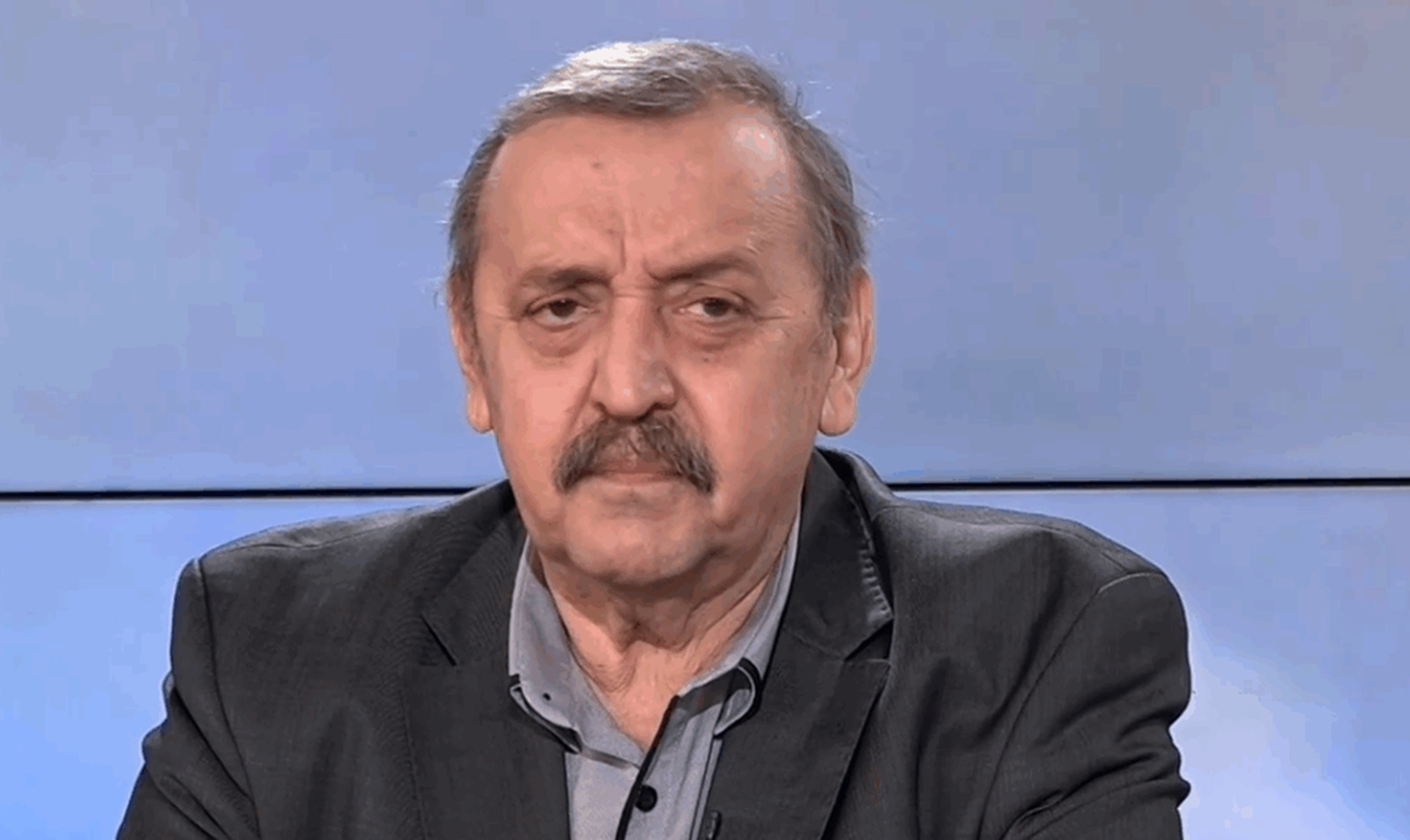 Проф. Кантарджиев разкри първите симптоми на новия грип: Поваля ни за 2 часа