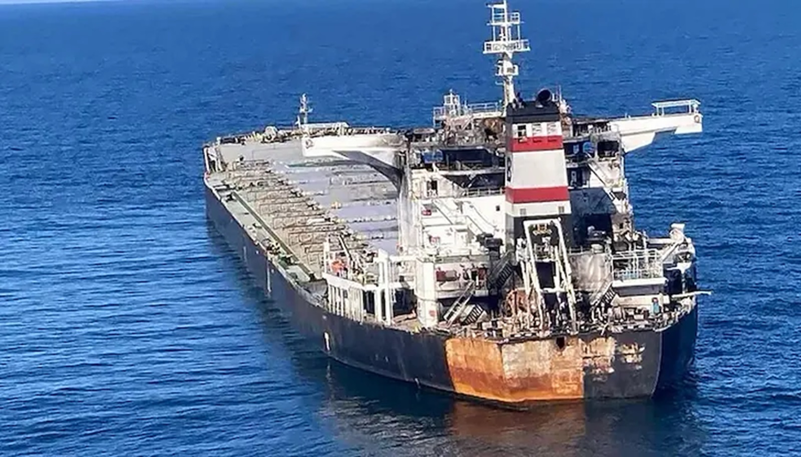 Опасност в Черно море: Търговски кораби изключват локацията си край България