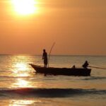 Драматично спасяване край Варна: Рибари извадиха двама души от морето на 4 км навътре пред Траката