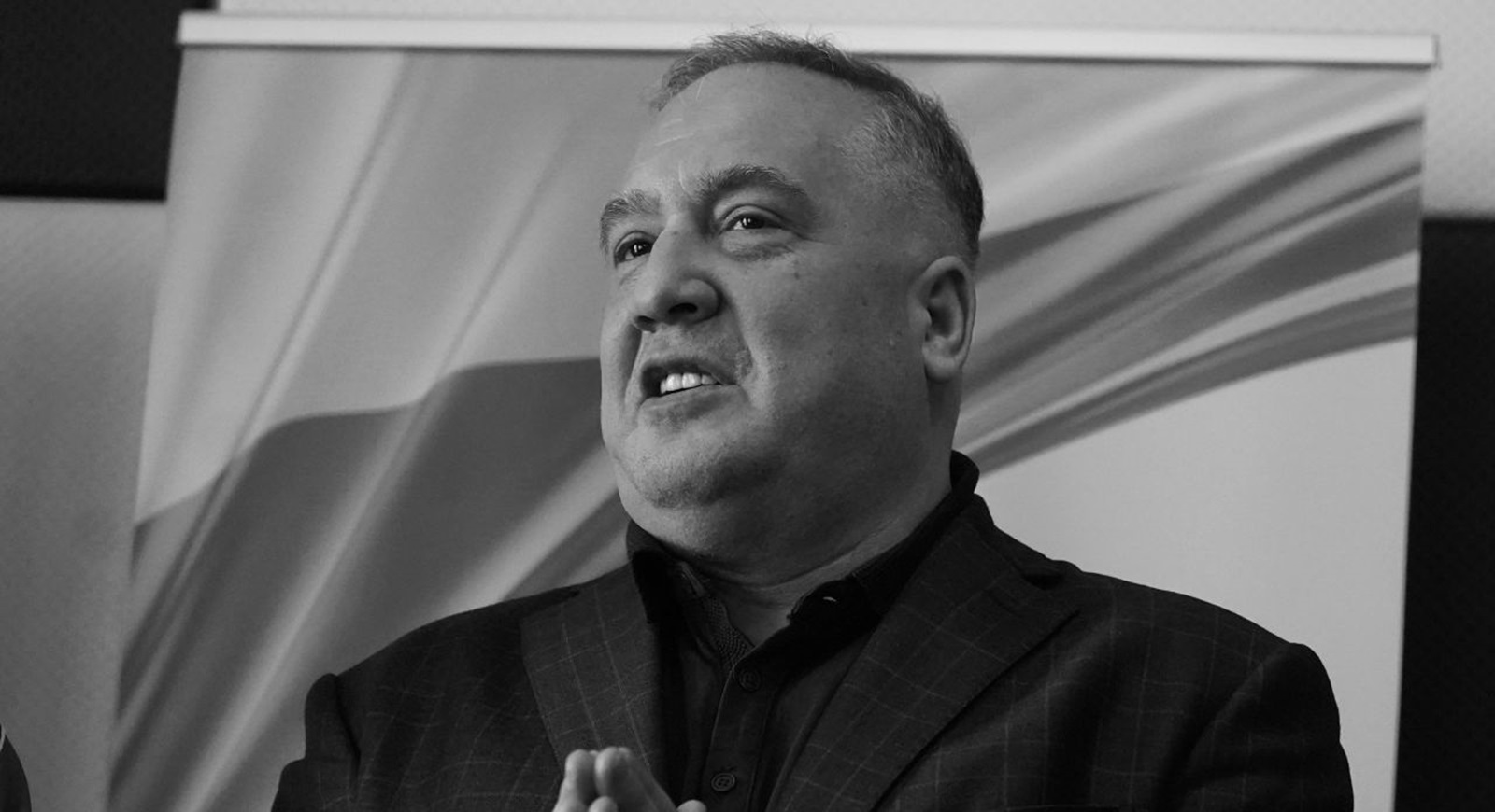 Слави Всичко за Слави Бинев: От кървавия екшън в „Дескрим“ и юмруците на Георги Илиев до банките в БрюкселБинев